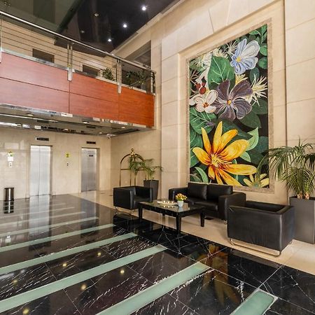 Lovely 3 Bedroom Apartment Beach Front Abu Dhabi Eksteriør bilde
