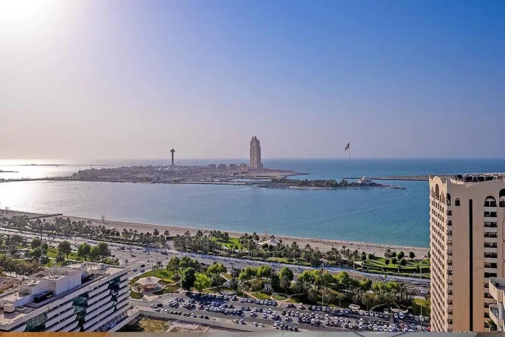Lovely 3 Bedroom Apartment Beach Front Abu Dhabi Eksteriør bilde